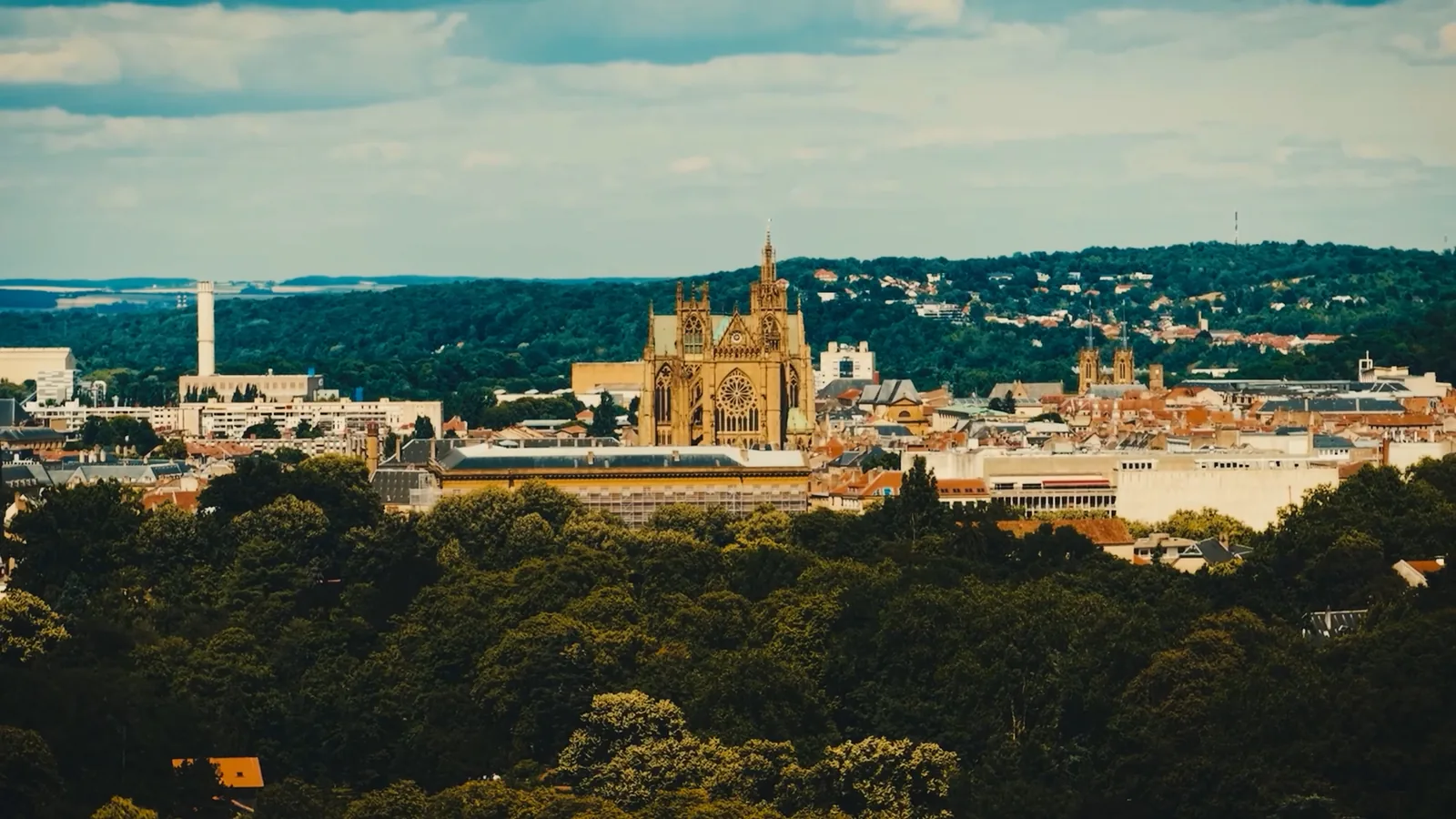 Vue aérienne de Metz et de la cathédrale Saint-Étienne en Moselle